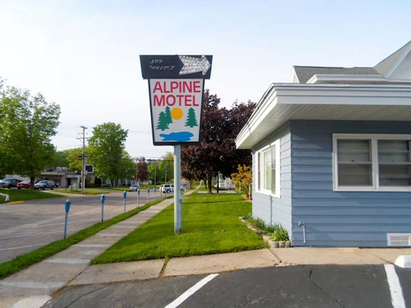 Alpine Motel in heart of Wisconsin Dells downtown.