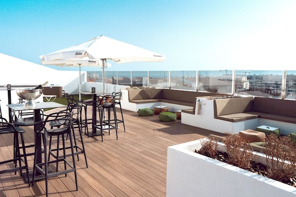 DAOS Suites & Terrace Marbella
