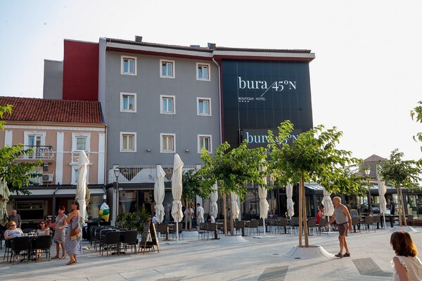 Hotel Bura 45⁰N