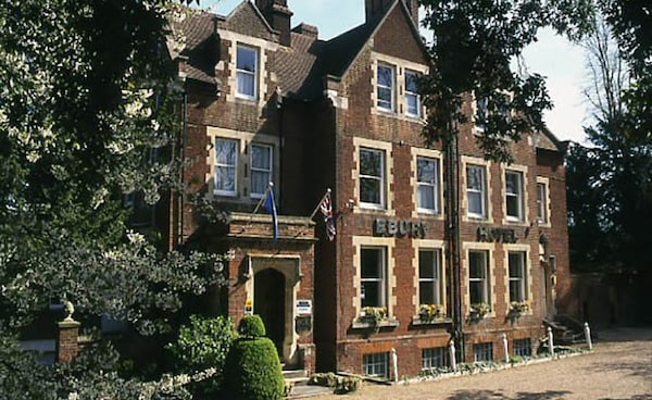 Ebury Hotel Cottages and Apartment's