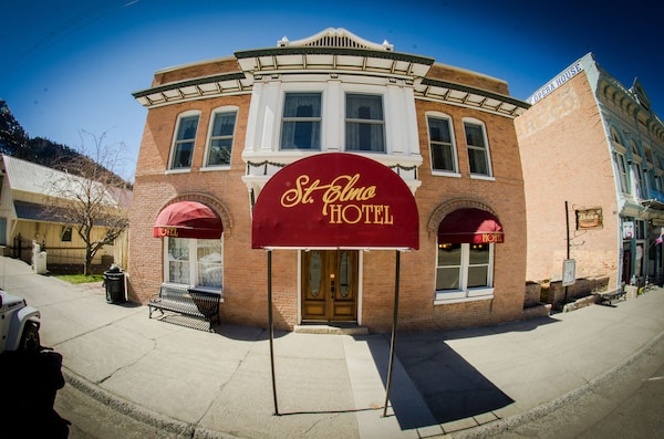 Hotel St. Elmo