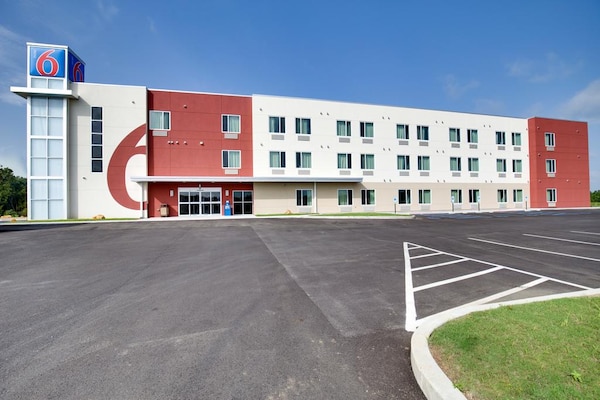 Motel 6-Poplar Bluff, MO