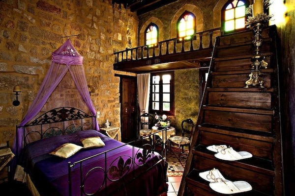 S.Nikolis' Historic Boutique Hotel