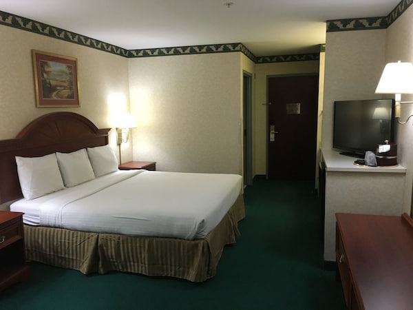 Grand Vista Hotel & Suites