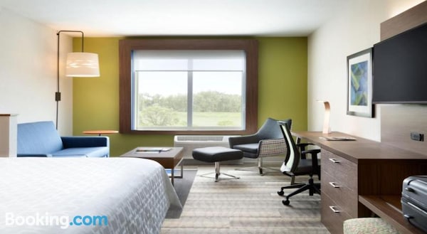 Holiday Inn Express & Suites - Canton, An Ihg Hotel