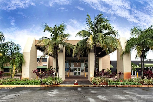 Rodeway Inn & Suites Fort Lauderdale Cruise Port