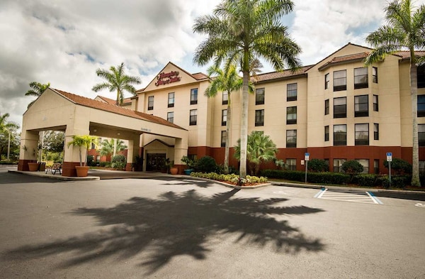 Hampton Inn & Suites Fort Myers Beach Sanibel Gateway
