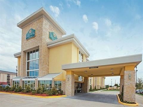 La Quinta Inn & Suites Dallas I-35 Walnut Hill Ln