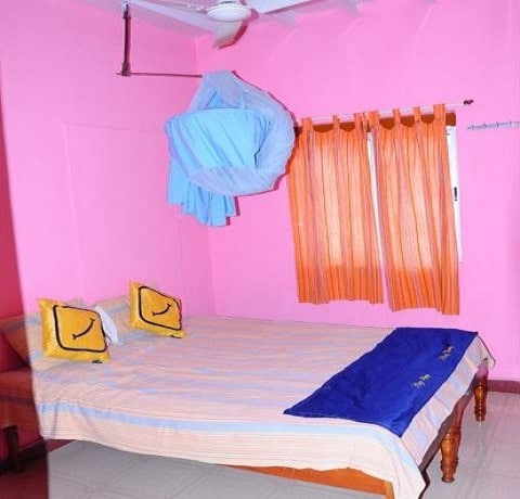 Pushpa Guest House