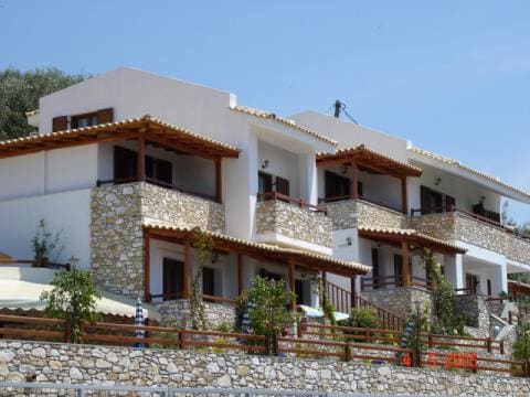 Villa Maraki