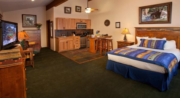 Cottam'S Lodge By Alpine Village Suites