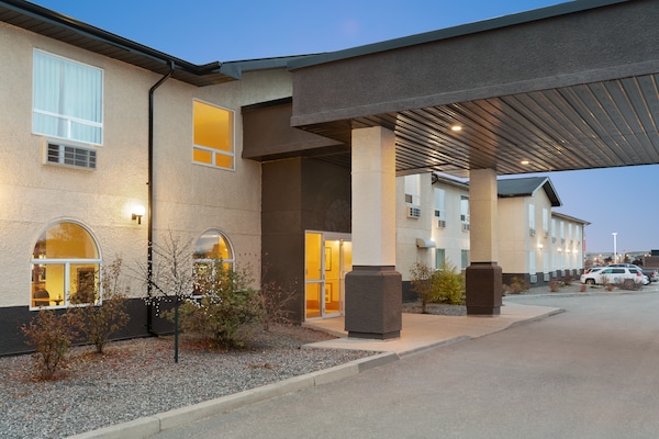 Days Inn and Suites by Wyndham Thompson