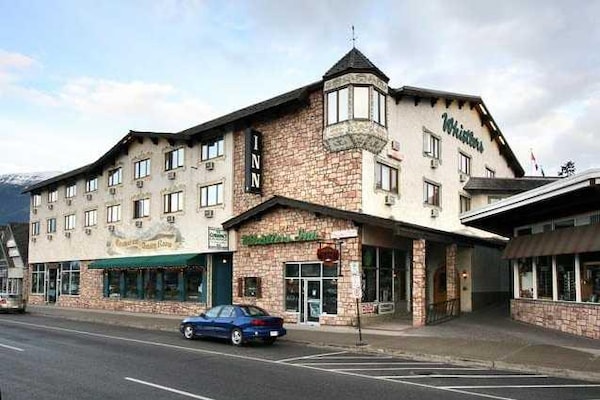 Hotel Whistlers Inn