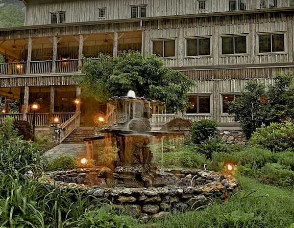 The Esmeralda Inn And Restaurant