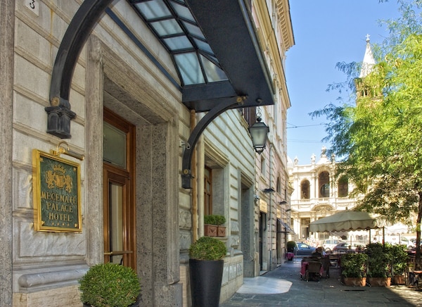 Hotel Mecenate Palace
