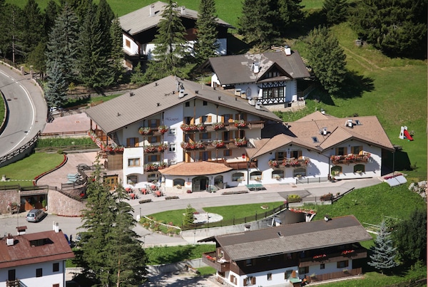 Alpine Touring Hotel