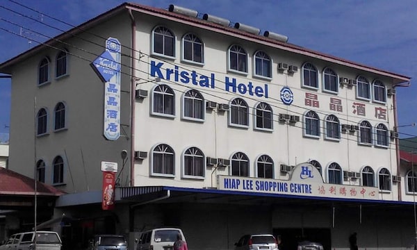 OYO 89577 Kristal Hotel