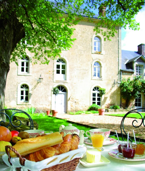 Petit Déjeuner : Hôtel Akena La Ferté-Bernard : SITE OFFICIEL