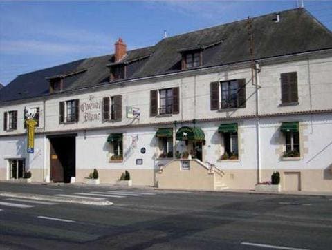 Logis Hostellerie Du Cheval Blanc