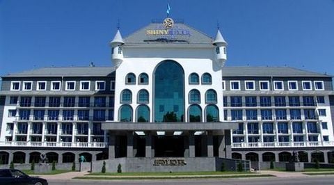 Shiny River Hotel
