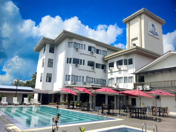 Myangkasa Akademi and Resort