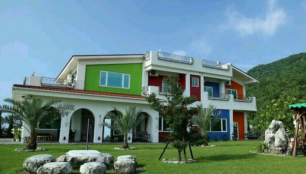 Jen Ti Rainbow House