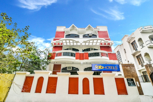 FabHotel Prakash Apartment Sector 26