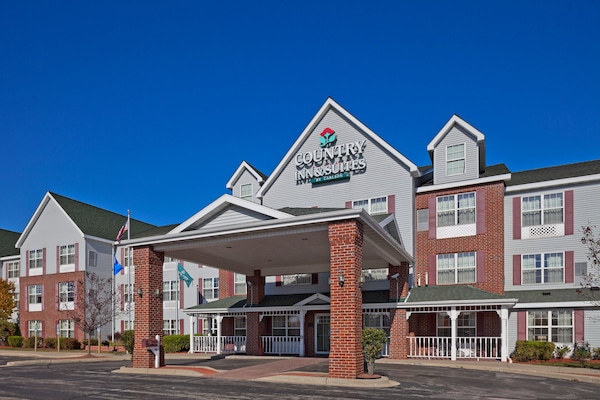 Country Inn & Suites by Radisson, Port Washington, WI