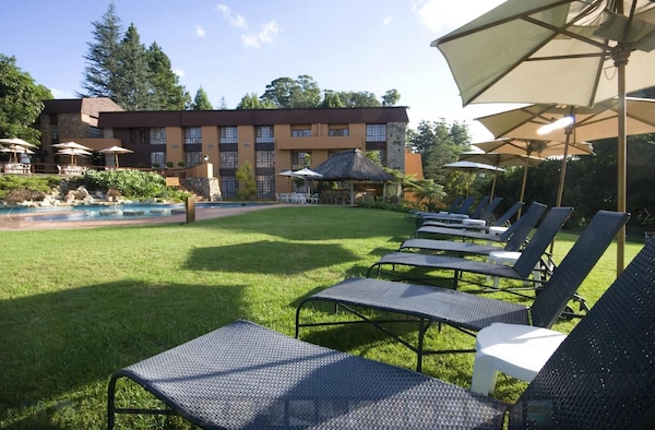 African Sky Hotels - Pine Lake Inn
