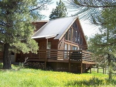 Charming Chalet Close To The Ski Area! Great Views, Reasonable Rates!