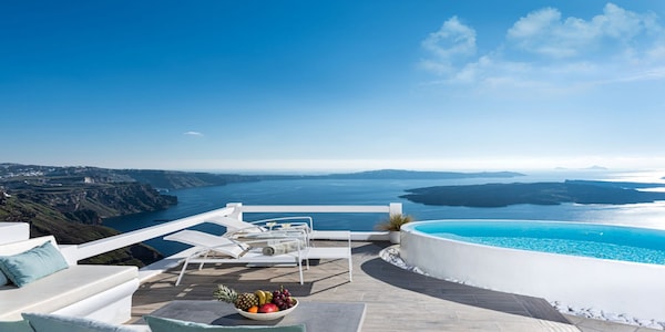 Aqua Luxury Suites by NOMEE Hospitality Group