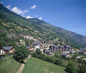 Village Apartments Breiten