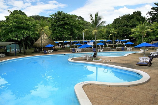 Hotel Guadaira Resort