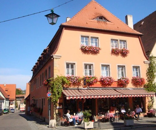 Hocher Hotel & Cafe