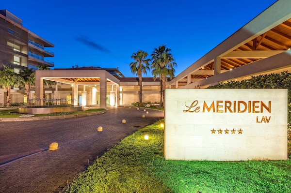 Le Meridien Lav Split