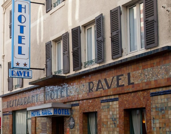 The Old Hotel Ravel Centre