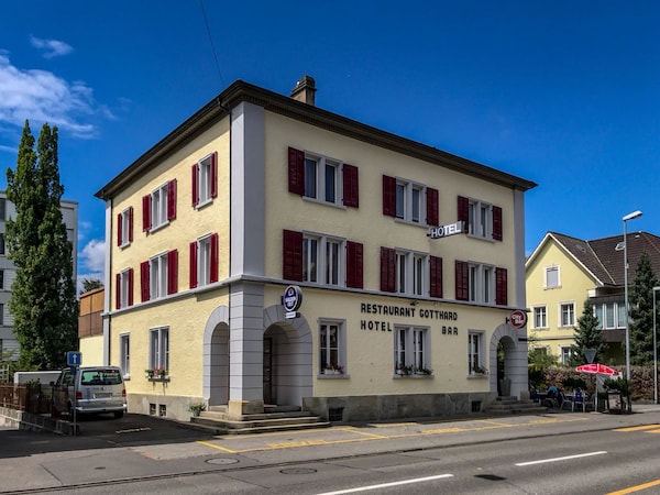 Hotel Gotthard Schnitzeria