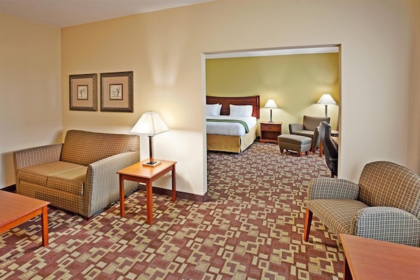 Holiday Inn Express & Suites Southern Pines-Pinehurst Area, an IHG Hotel