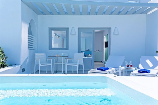 Alti Santorini Suites