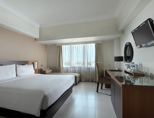 Hotel Santika Pandegiling Surabaya