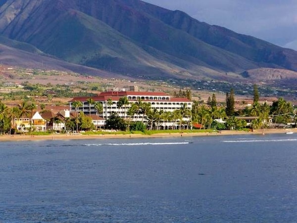 Lahaina Shores Beach Resort