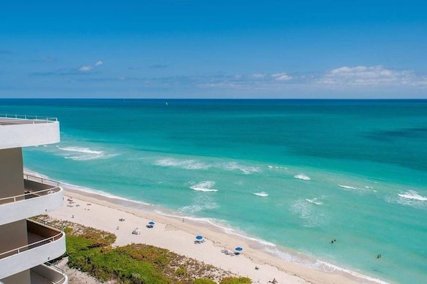 Castle Beach Direct Oceanfront Miami Beach Suite