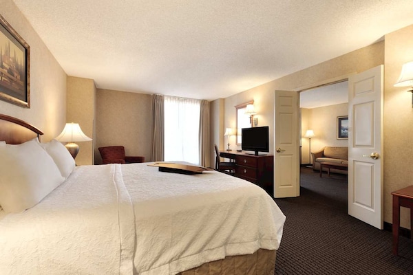 Hampton Inn & Suites Kansas City - Country Club Plaza