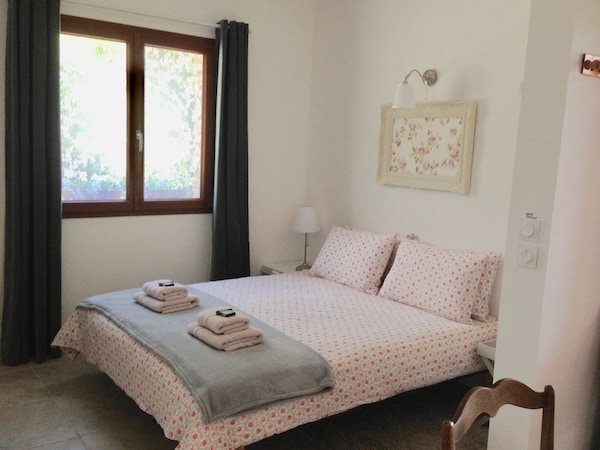 Charming Little Studio Room, 2-4 People, 10 Mins To A Swimming Lake & 25 Mins To Skiing