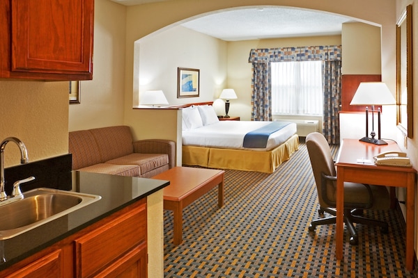 Holiday Inn Express & Suites Dallas/Stemmons FwyI-35 E