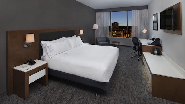 Holiday Inn Hotel & Suites Montreal Centre-Ville Ouest, An Ihg Hotel