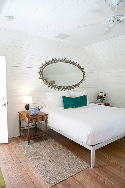 Room 4/ Farm House- The Frenchie Boutique Hotel