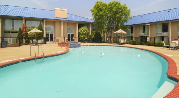 Rodeway Inn & Suites