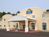 Days Inn and Suites Swainsboro