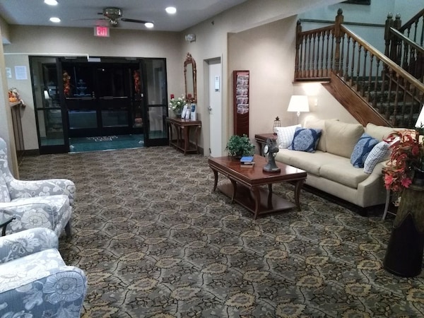 Quality Inn & Suites Benton – Draffenville